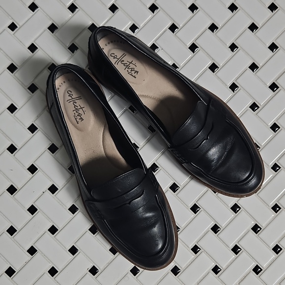 Clarks Leather Loafers, Sz 9 - Picture 6 of 8